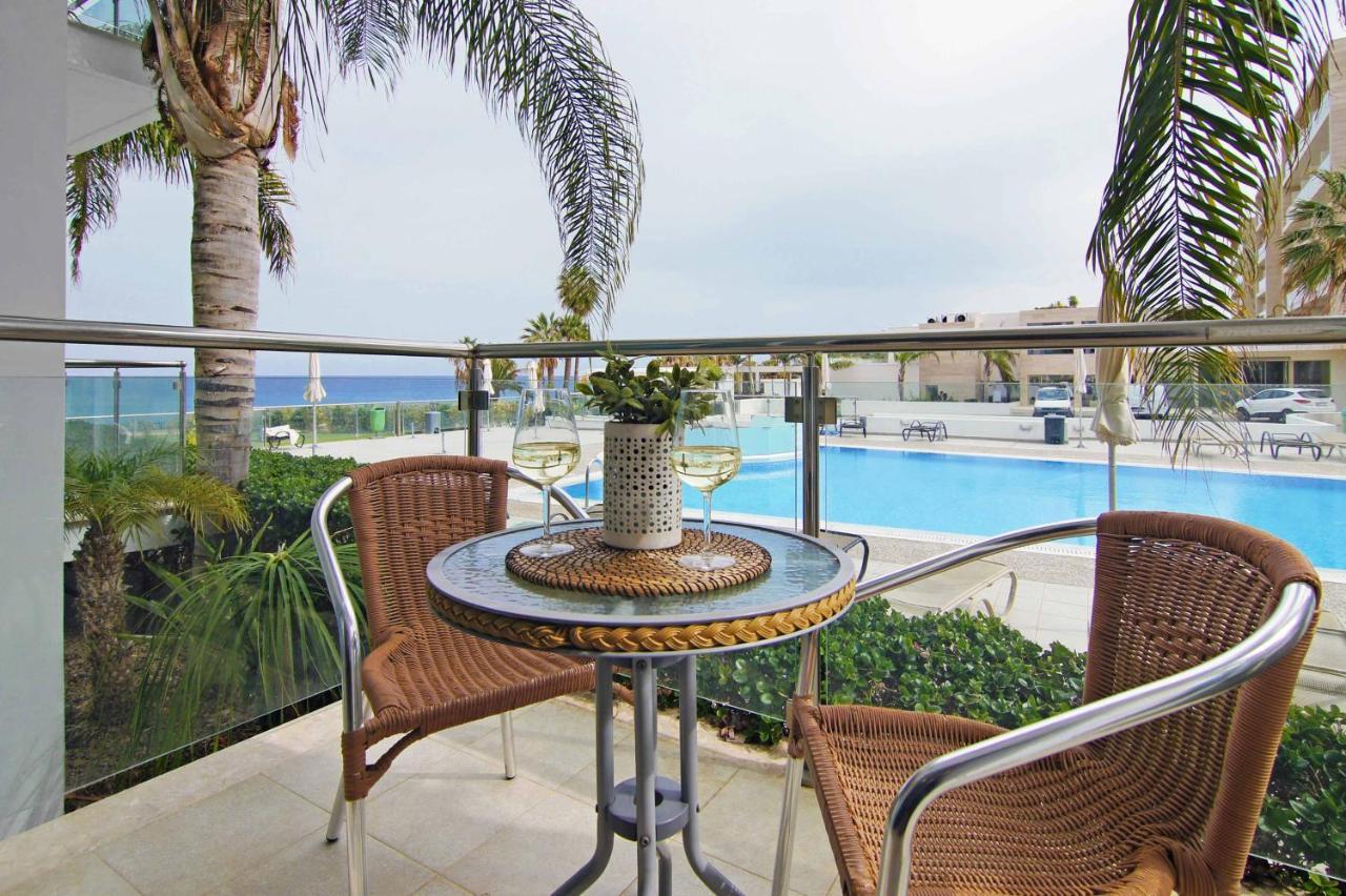 Diana - Coralli Beachfront Apartment Protaras Exteriör bild