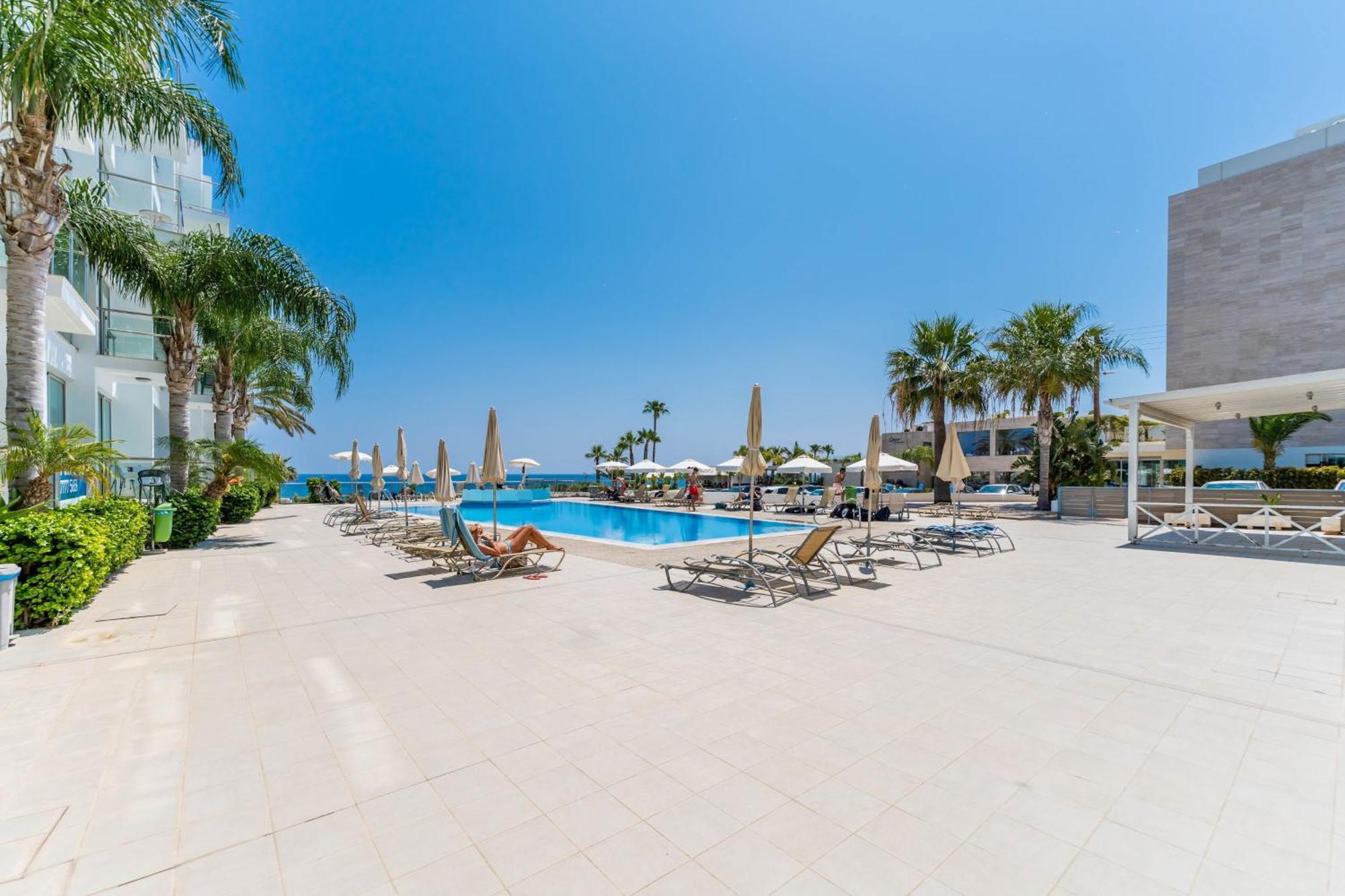 Diana - Coralli Beachfront Apartment Protaras Exteriör bild
